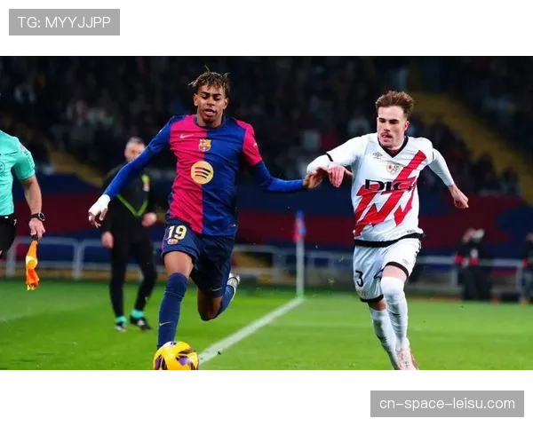 巴萨vs比利亚雷亚尔：榜首保卫战，亚马尔对决莫里罗